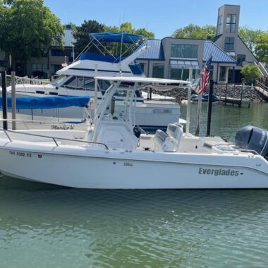 2018 Everglades 230 CC